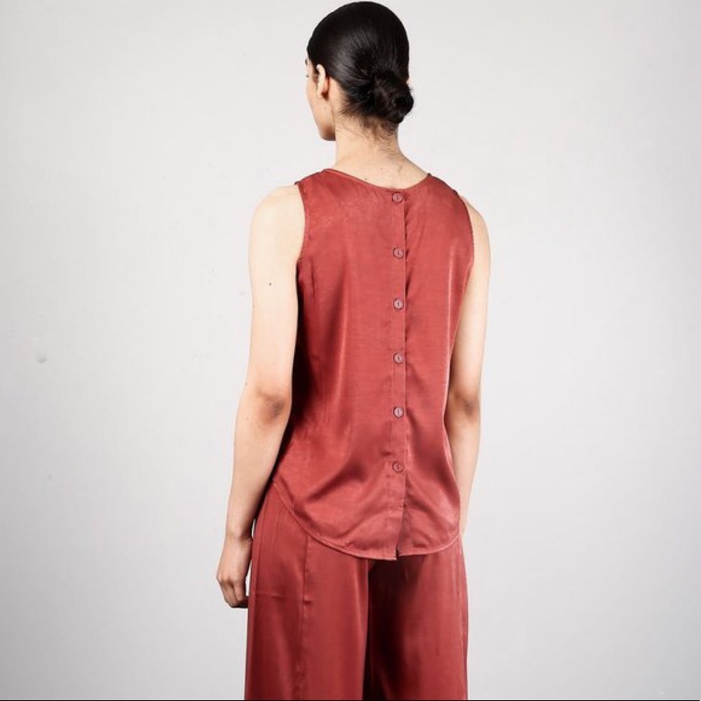 Native Youth High Low Button Back Tank - Picture 4 of 8